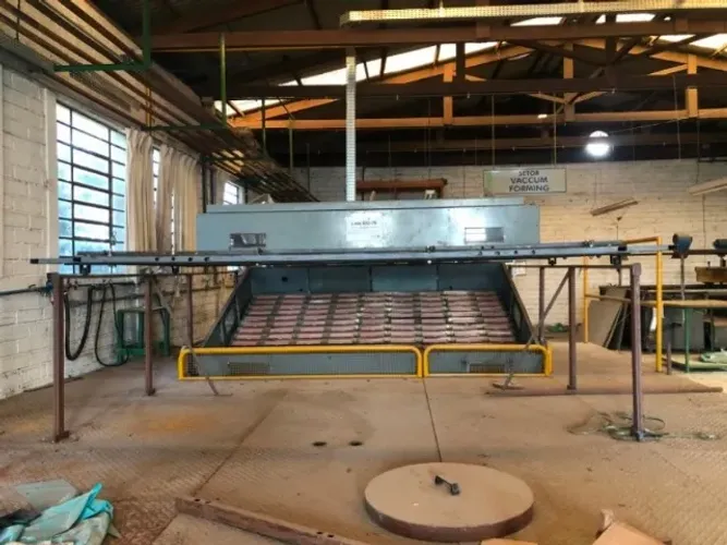 Máquina de Moldagem Vacuum Forming  - Modelo Boca de Jacaré