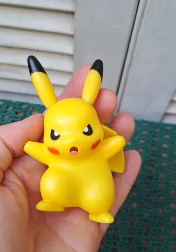 Antigo boneco miniatura Pokémon Pikachu do Mc Donald's