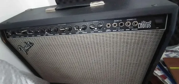 Amplificador Fender Ultimate Chorus 100W 