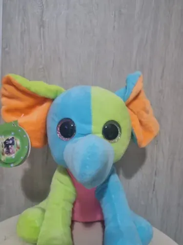 Elefante de pelúcia