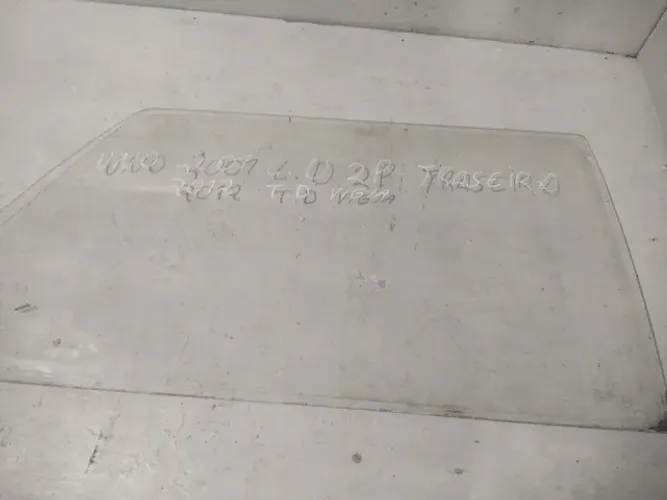 Vidro traseiro direito Fiat/uno 2001