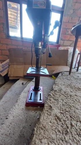 Furadeira de bancada motomil