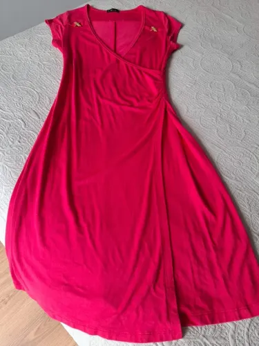 Vestido Vermelho com Detalhes