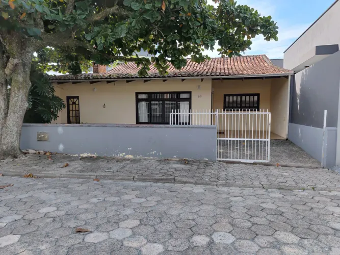 São Francisco do Sul-SC Prainha Vendo Casa a 30 metros do mar; Valor 980.000,00