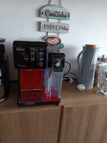 Cafeteira Oster semi nova 