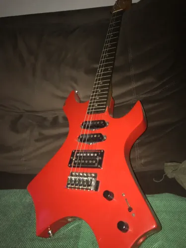 Vendo Guitarra Warlock (Usada)