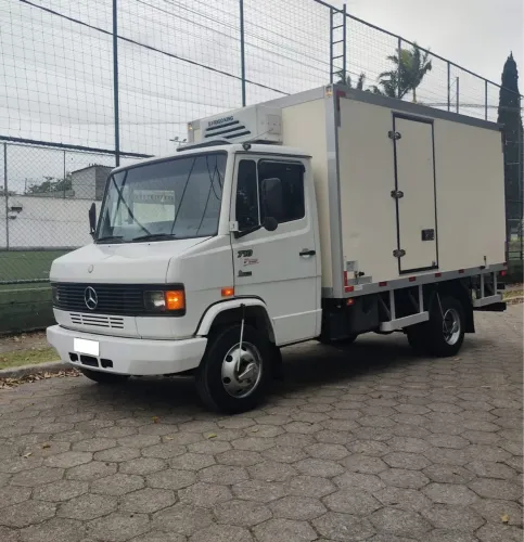 Caminhão Mb 710 Plus Baú Refrigerado