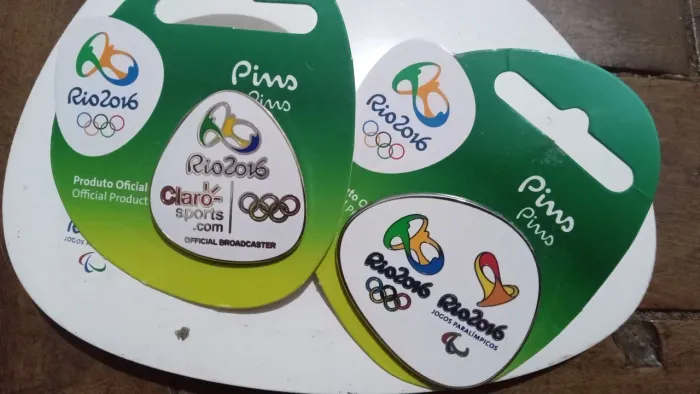 2 Pins Olímpicos Rio 2016 - Patrocinador oficial Claro