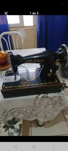 Maquina de costura Elgin novinha com motor