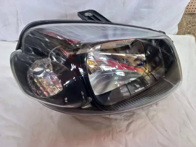 Farol uno vivace fume lado direito 