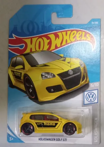 02 Hot Wheels Volkswagen Golf GTI Momo