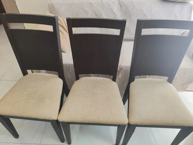 Cadeiras de madeira em ótimo estado