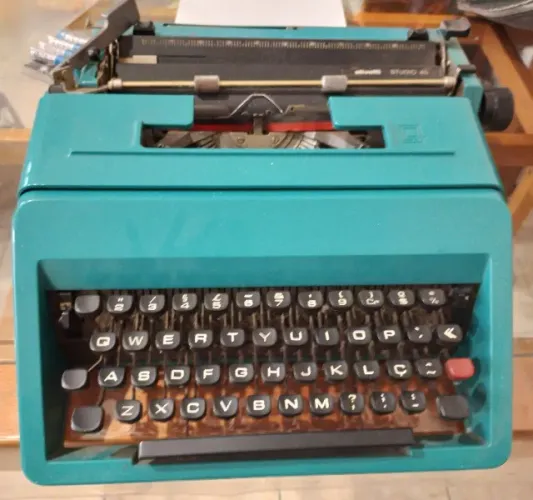 Máquina de Escrever Olivetti Studio 45