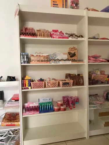 2 Armarios de 4 Prateleiras de Loja