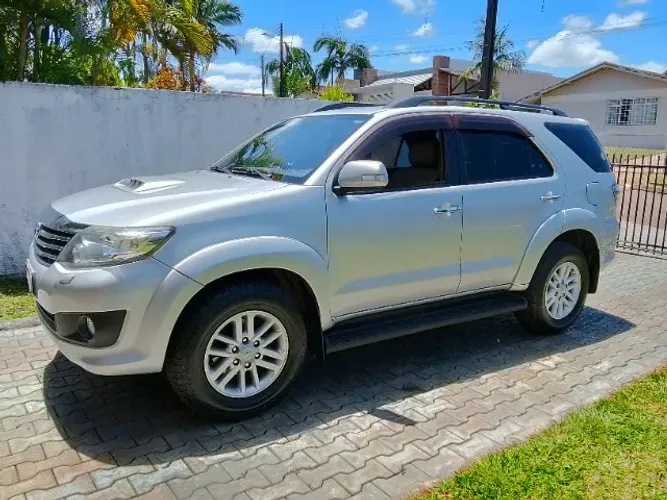 Toyota Hilux SW4 SRV D4-d 4X4 3.0 TDI Dies. AUT 2014