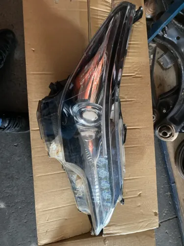 Farol Toyota Hilux SW4 2016/2020 original usada lado direito