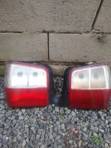 Vendo par de lanterna traseira do carro uno dos anos 2004 a 2012