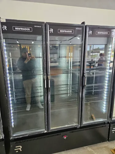 geladeira expositora 3 portas multiuso para conveniência - nova