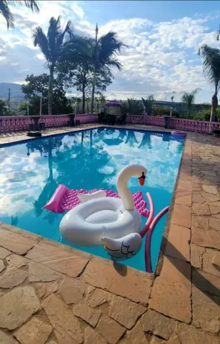 Aluga se sítio em Juatuba , a 44 km de BH. Para finais de semana . CARNAVAL   DISPONÍVEL