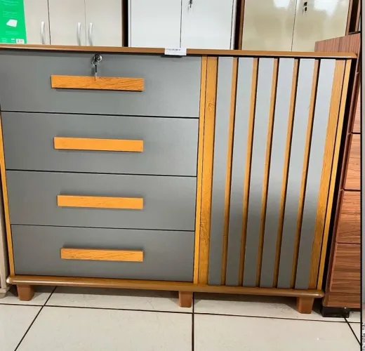 Cômoda 4 Gavetas com Detalhe em Madeira Nova