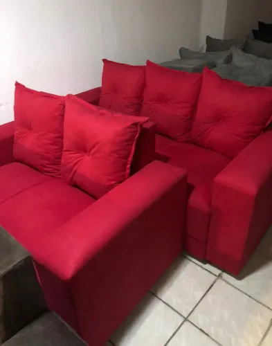 Sofá 2 e 3 lugares com 2 Puffs