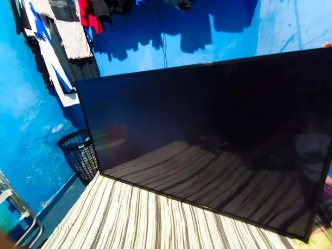 Tv smart tcl 50" com defeito no display