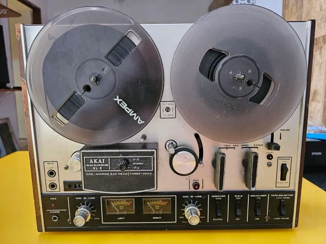 Gravador de rolo AKAI 4000DS MK-II
