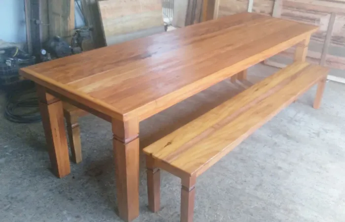 Mesa com bancos 10 lugares 270x90 peroba rosa