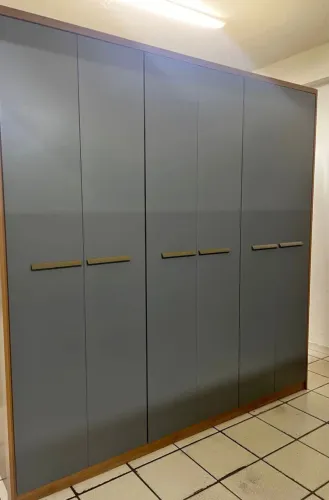 Guarda-roupa de Casal 6 portas disponível 