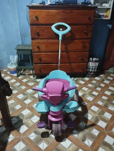 Carrinho de menina pra levar logo