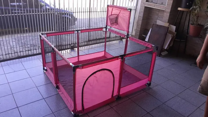 Cercadinho para bebe com mini cesta de basquete