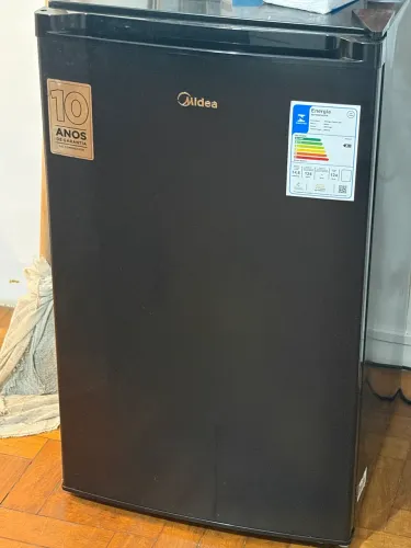 Frigobar Midea 124 L - 9 meses de uso