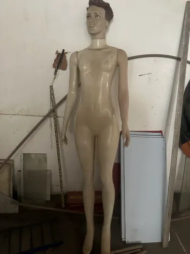 Manequim mulher com suporte