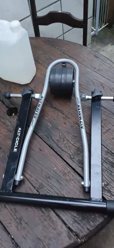 Rolo/suporte para treino de bicicleta