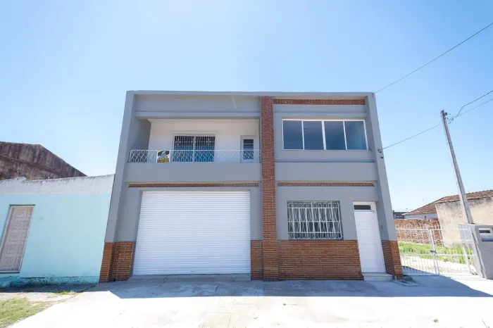 Casa comercial à venda no Porto, Pelotas - com 401 m², 3 quartos, ambientes espaçosos, gar