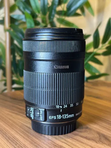 Lente Canon Efs 18-135mm f3.5-5.6 IS STM