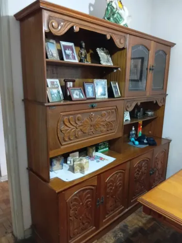 Estante em cerejeira maciça