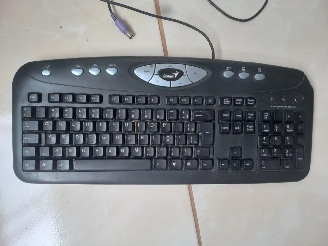 Teclado de computador PS2 usado