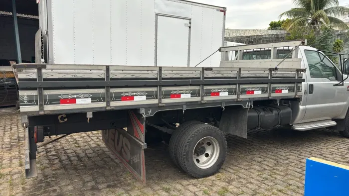 Carroceria F-4000