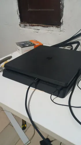 Ps4 slim 1tb , faço troca pelo msm console versão 12.52 pra baixo 