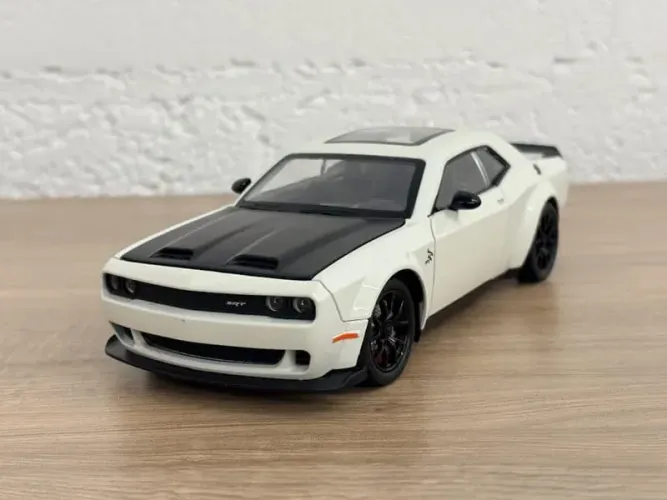 Miniatura Dodge Challenger Branco 1:24 - Luz e Som