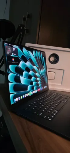 MacBook Air M2 Midnight 15', 8GB RAM, 256GB SSD - Novo na Caixa