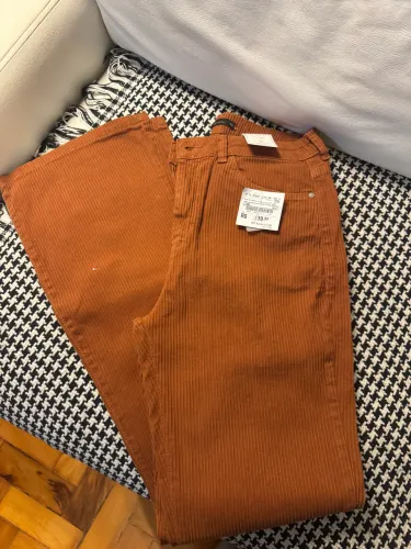 Calça C&A flare tam 42 em sarja canelada nunca usada