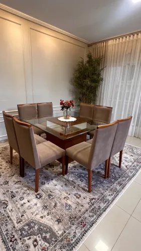 Mesa de jantar quadrada com 8 cadeiras estofadas