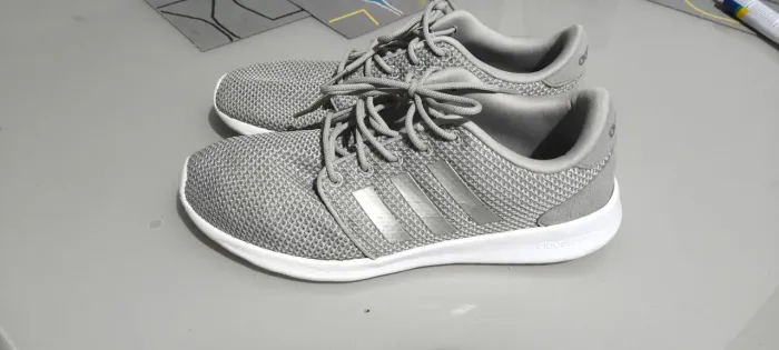  Tênis Adidas QT Racer 39