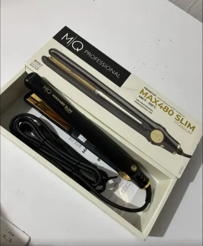 Vendo uma prancha de cabelo, menos de 1 ano de uso bem conservada