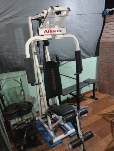 Vendo aparelhos de musculação completo já com as barras e anilhas
