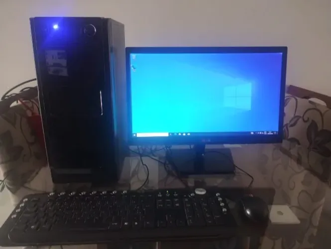 Desktop + Monitor + teclado + mouse