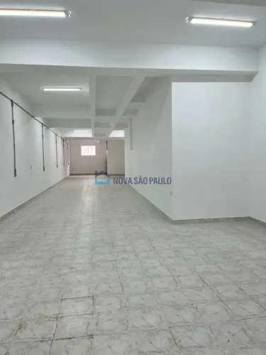 Loja comercial para locação! A 550 metros a pé do metrô Saúde.