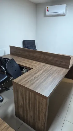 Mesa compartilhada para escritório